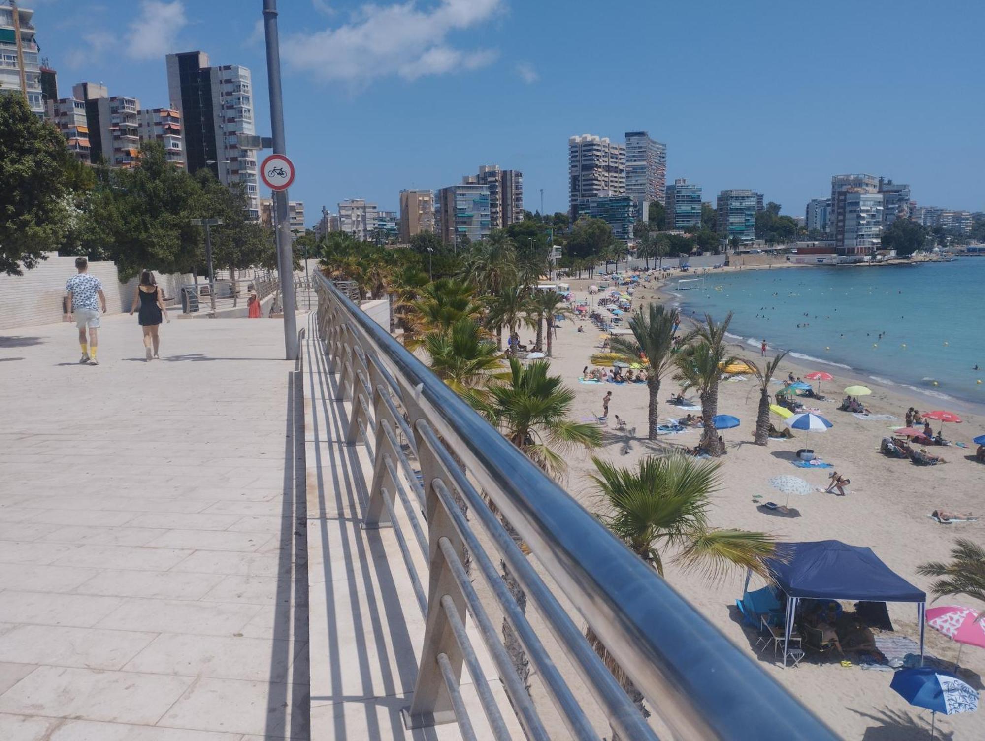 A 50 Metros Del Mar Y En 2 Paradas De Bus Estas En El Centro De Alicante Exterior foto